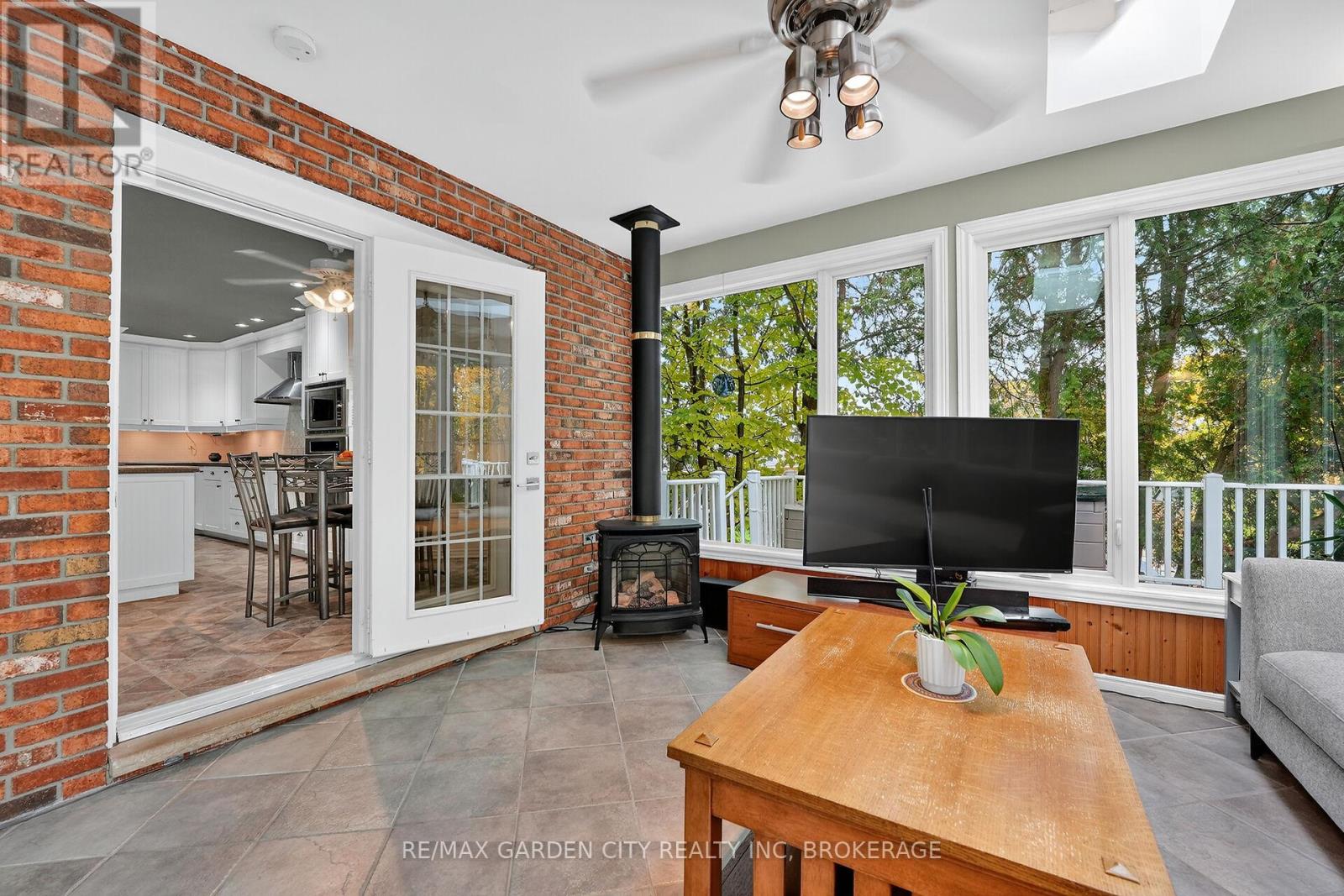 39 Orchard Parkway, Grimsby, Ontario  L3M 3B1 - Photo 16 - X12527642