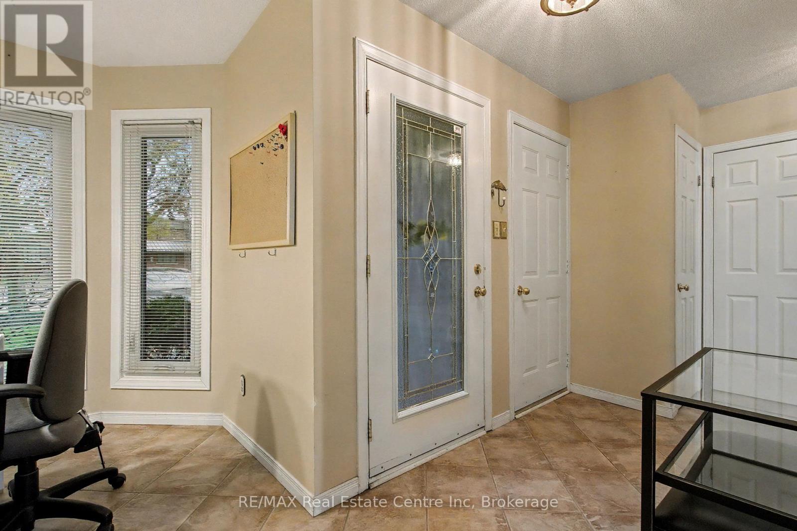 3 - 5 Marilyn Drive, Guelph, Ontario  N1H 1G9 - Photo 4 - X12527592