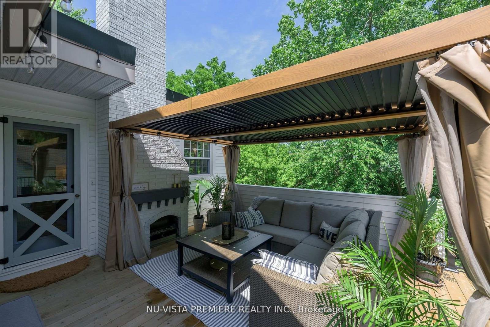 Photo 10 of 50 for 146 Commissioners Road E