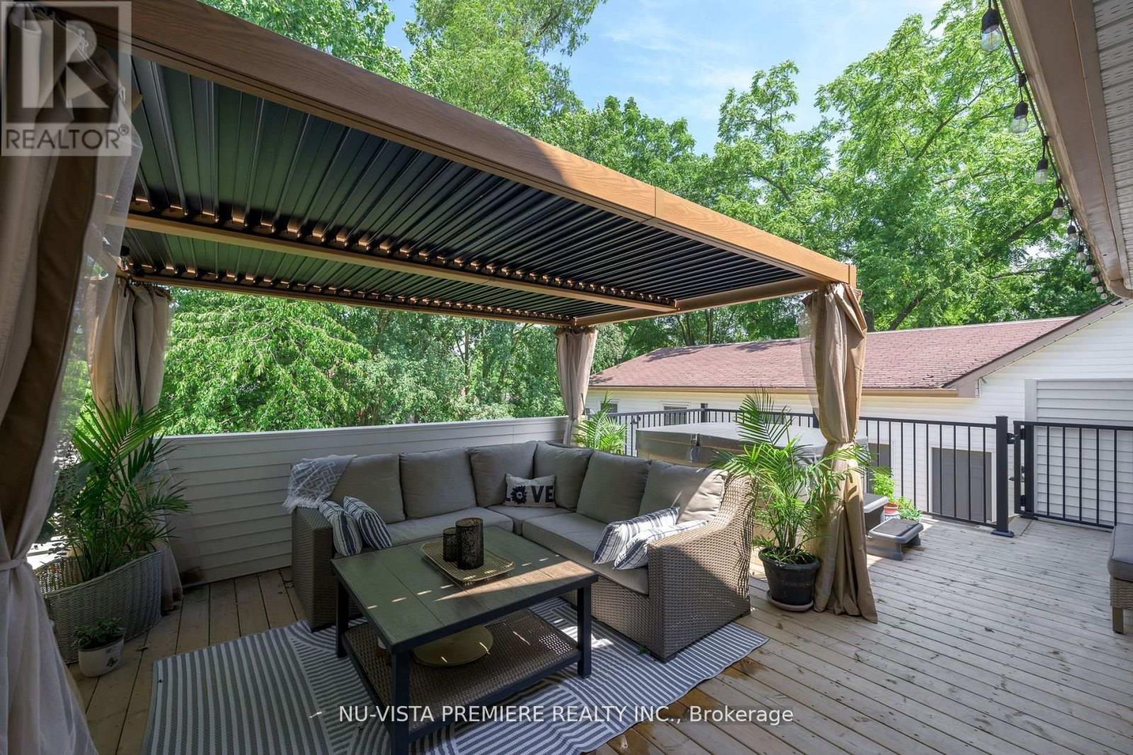 Photo 11 of 50 for 146 Commissioners Road E