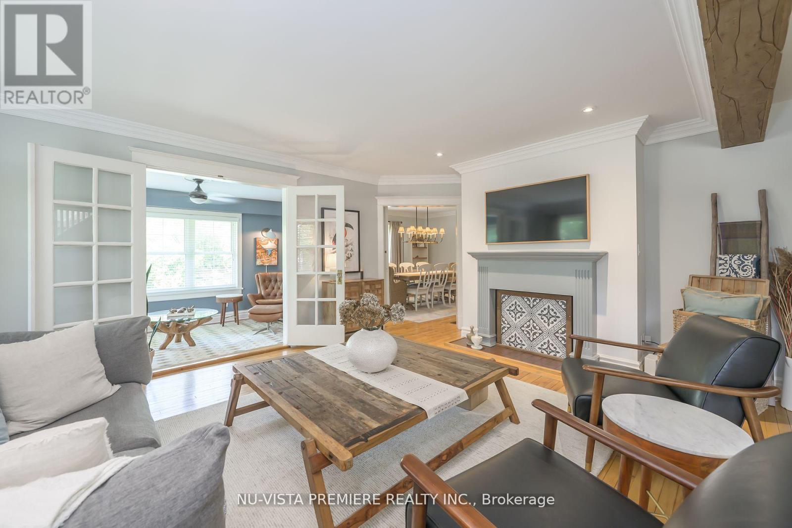 Photo 12 of 50 for 146 Commissioners Road E