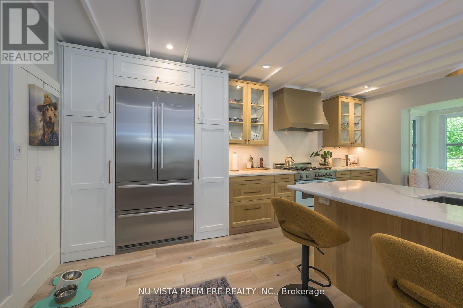 Photo 17 of 50 for 146 Commissioners Road E