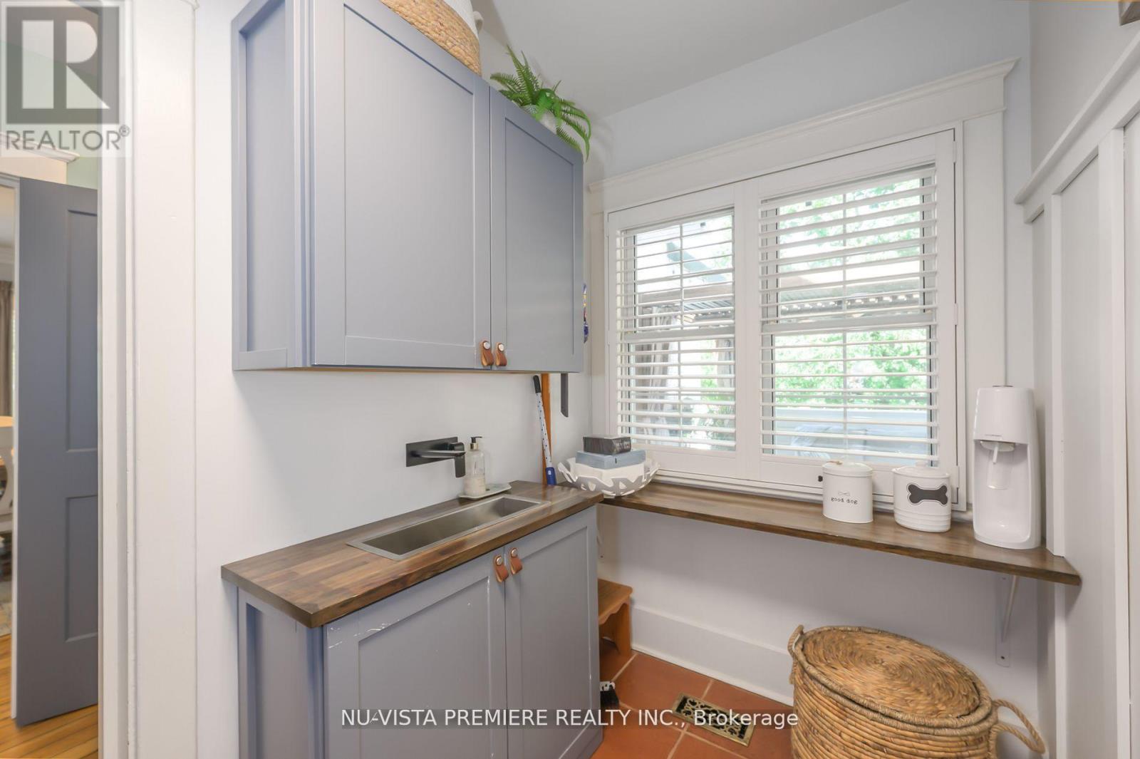 Photo 23 of 50 for 146 Commissioners Road E