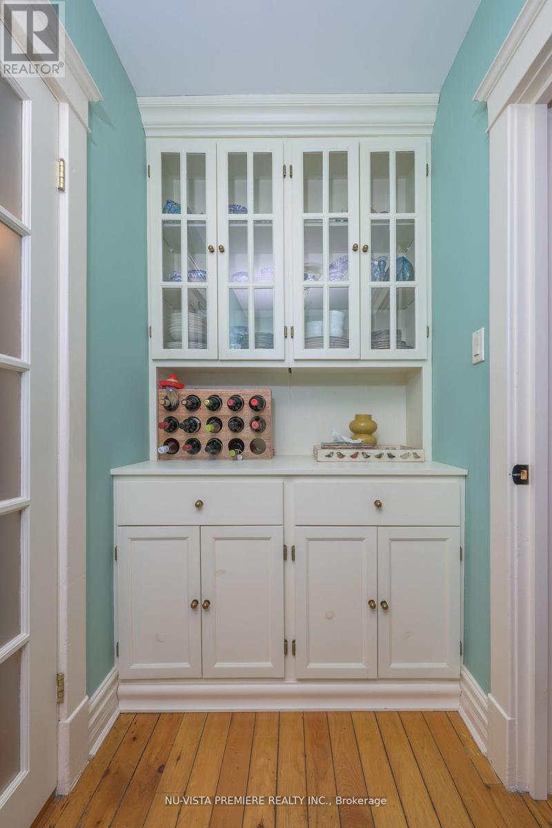 Photo 25 of 50 for 146 Commissioners Road E