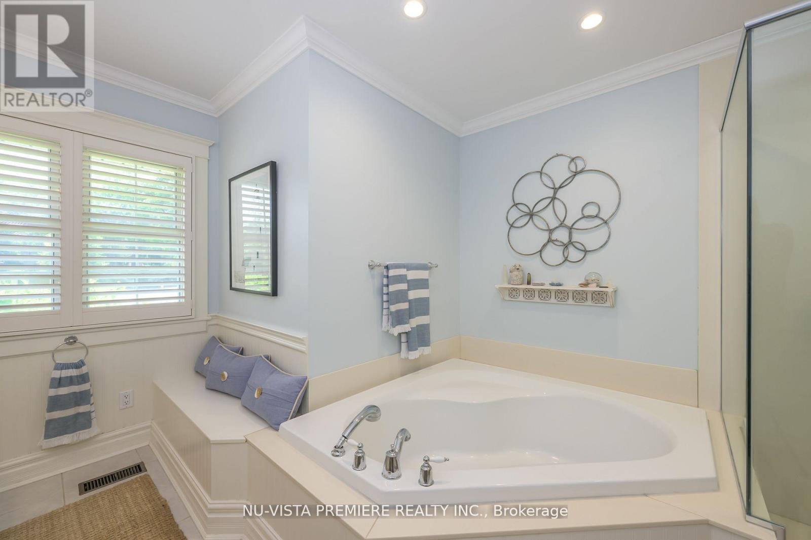 Photo 32 of 50 for 146 Commissioners Road E