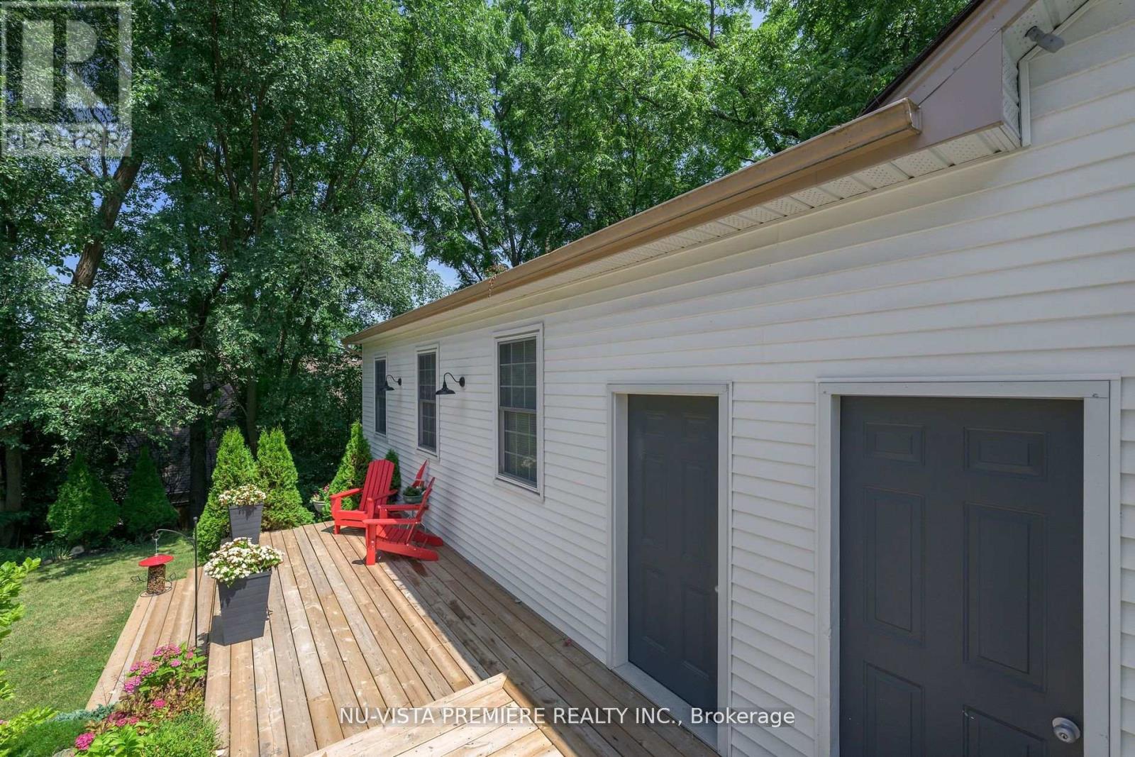 Photo 4 of 50 for 146 Commissioners Road E