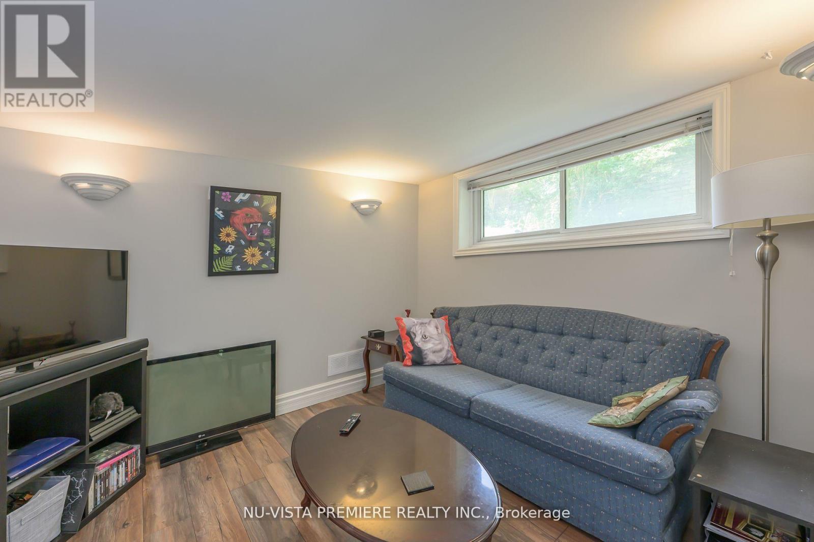 Photo 40 of 50 for 146 Commissioners Road E