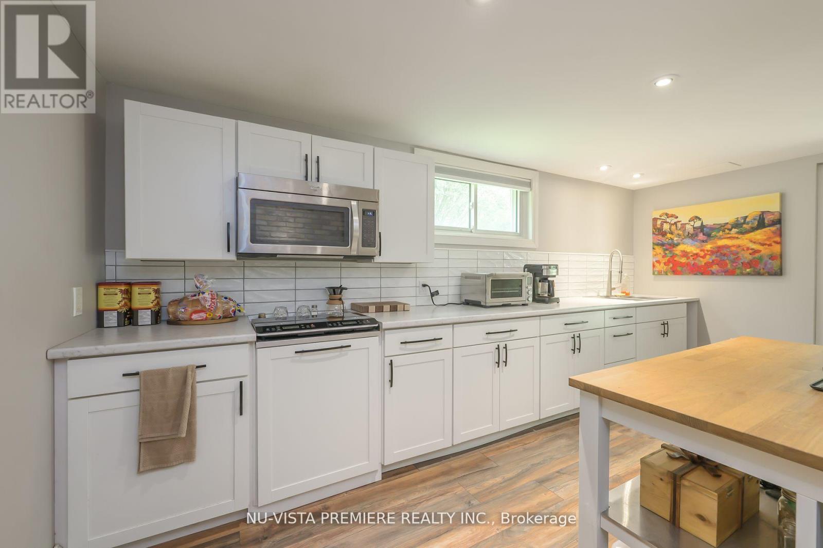 Photo 43 of 50 for 146 Commissioners Road E