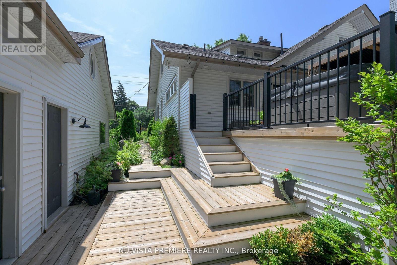 Photo 6 of 50 for 146 Commissioners Road E