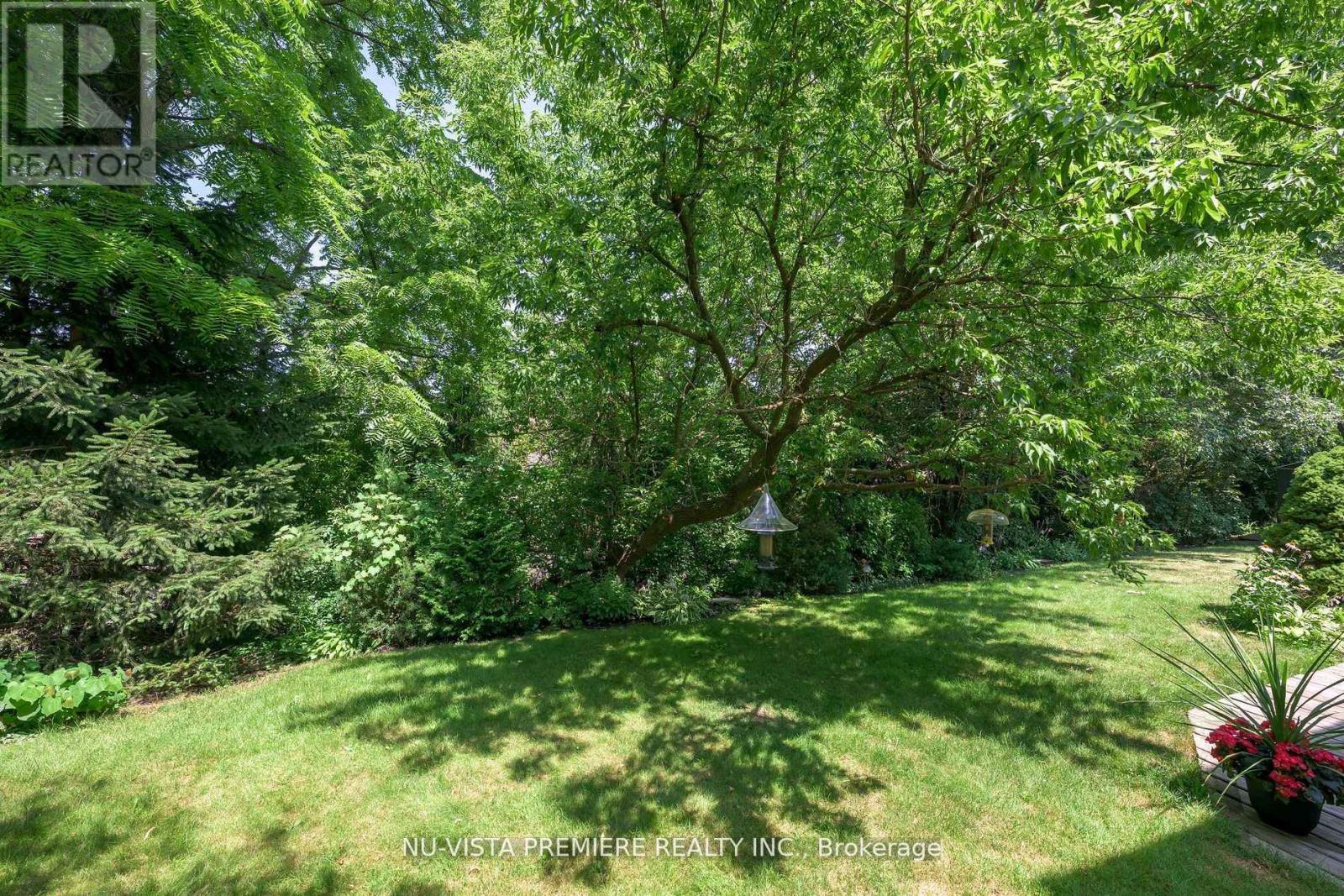 Photo 8 of 50 for 146 Commissioners Road E