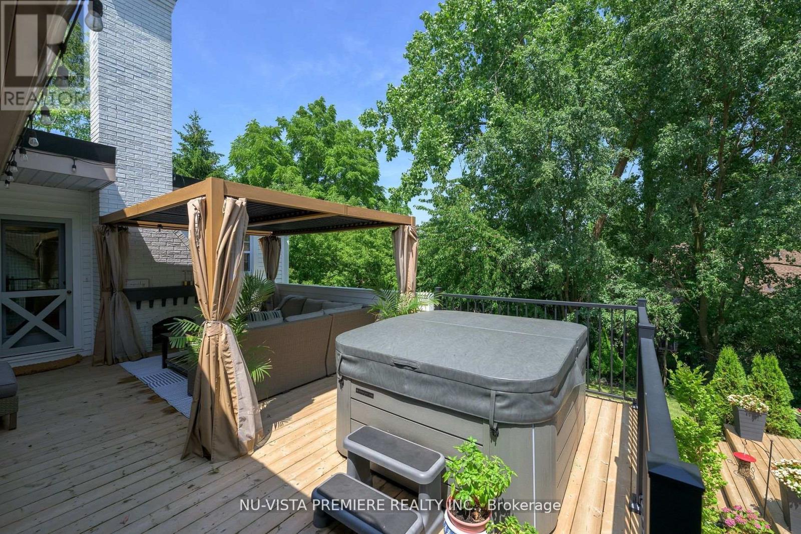 Photo 9 of 50 for 146 Commissioners Road E