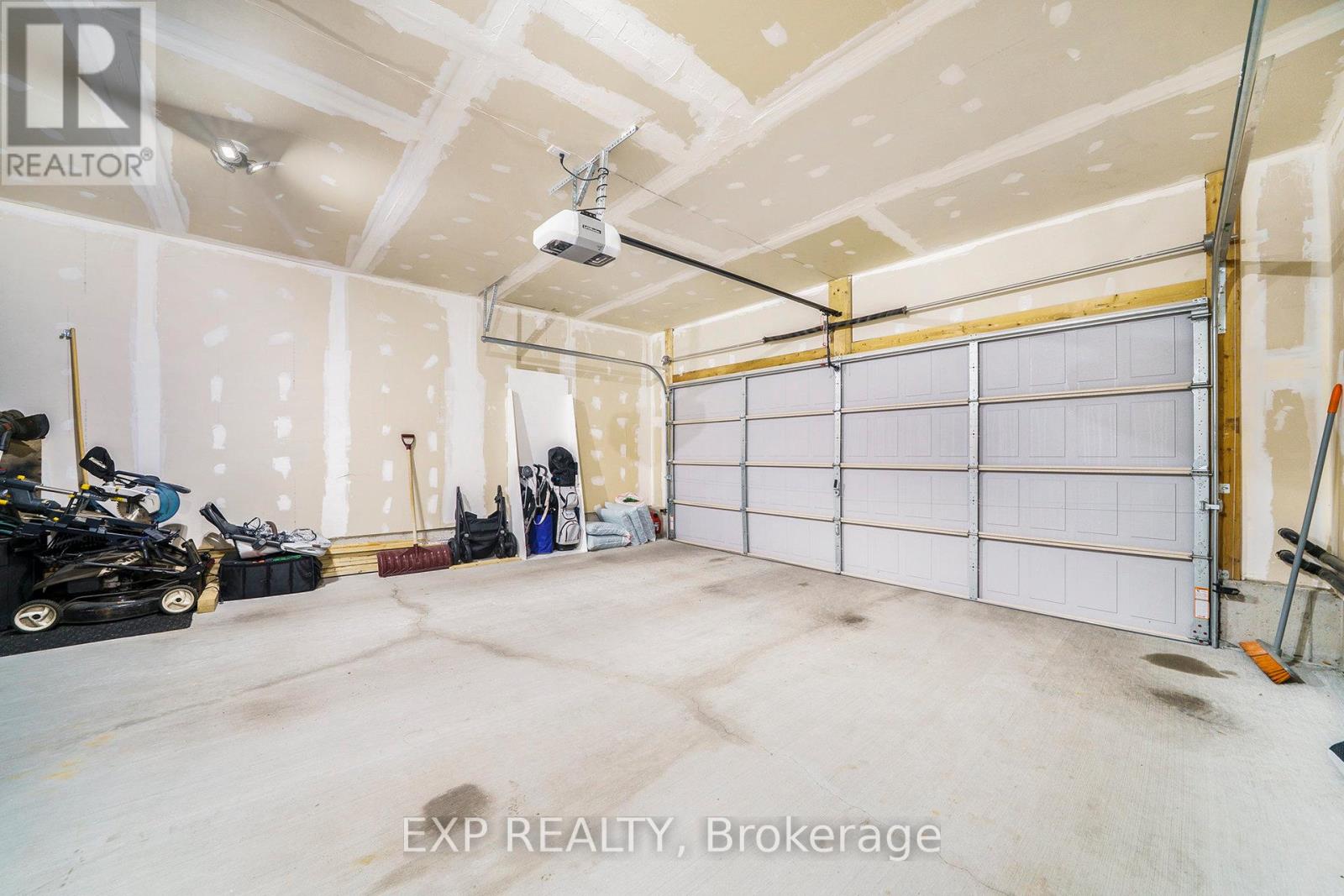 808 Horseshoe Falls Way, Ottawa, Ontario  K2J 6P6 - Photo 31 - X12522182