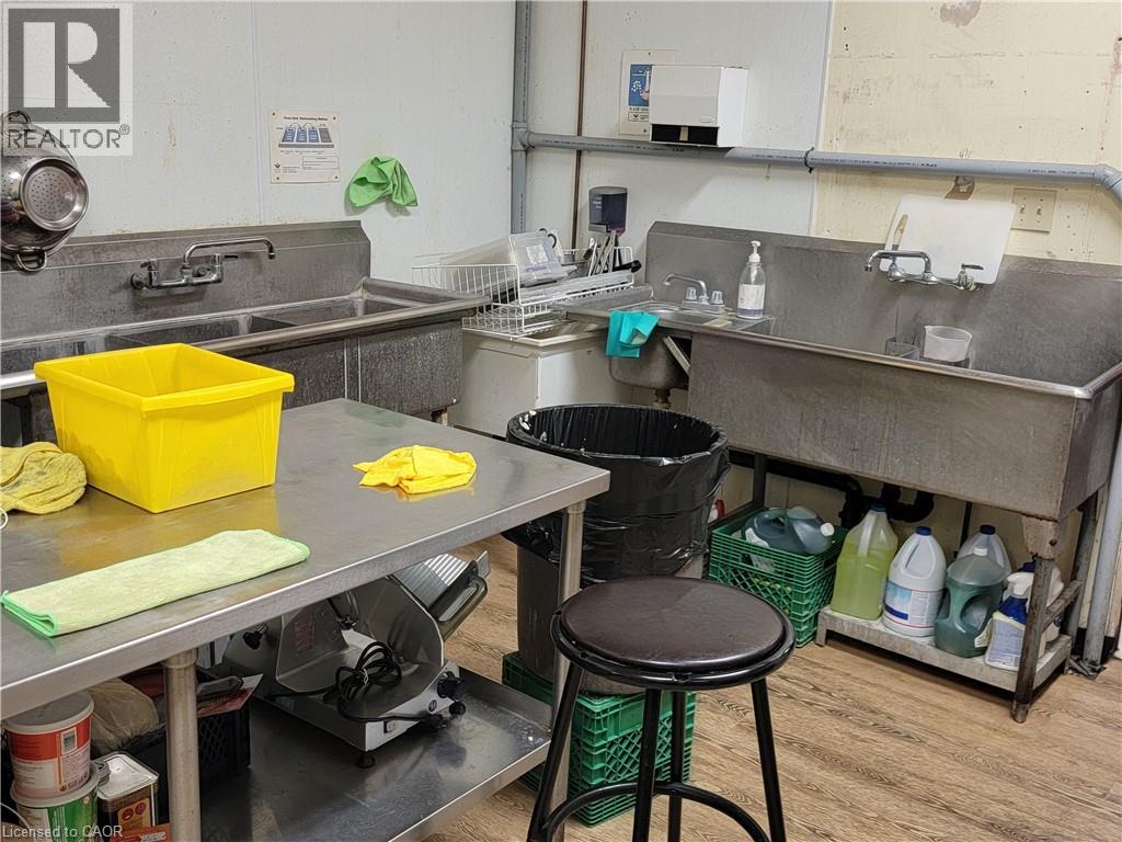 735 Belmont Avenue W, Kitchener, Ontario  N2M 1P3 - Photo 4 - 40786571