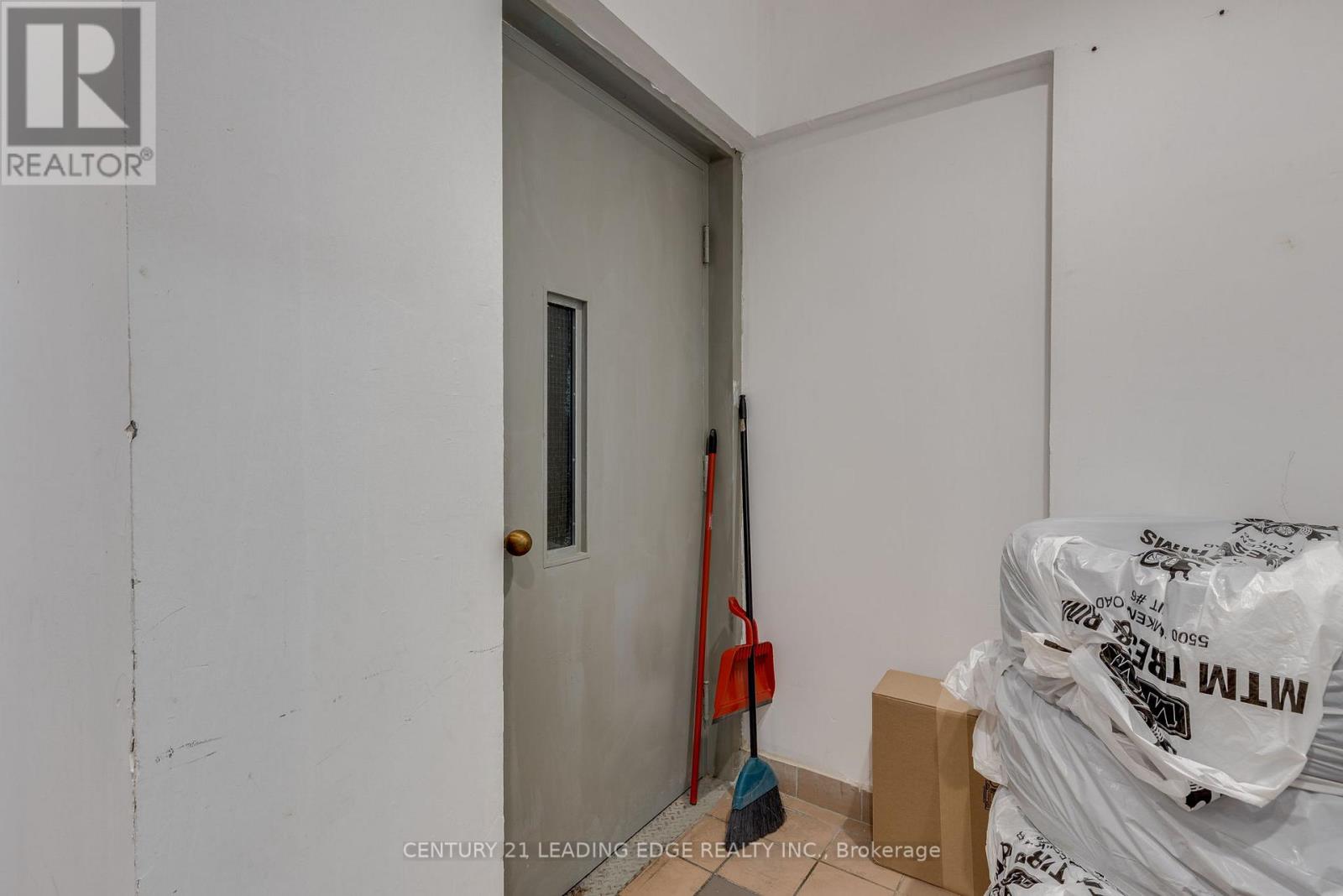 706 Pape Avenue, Toronto, Ontario  M4K 3S7 - Photo 18 - E12527648