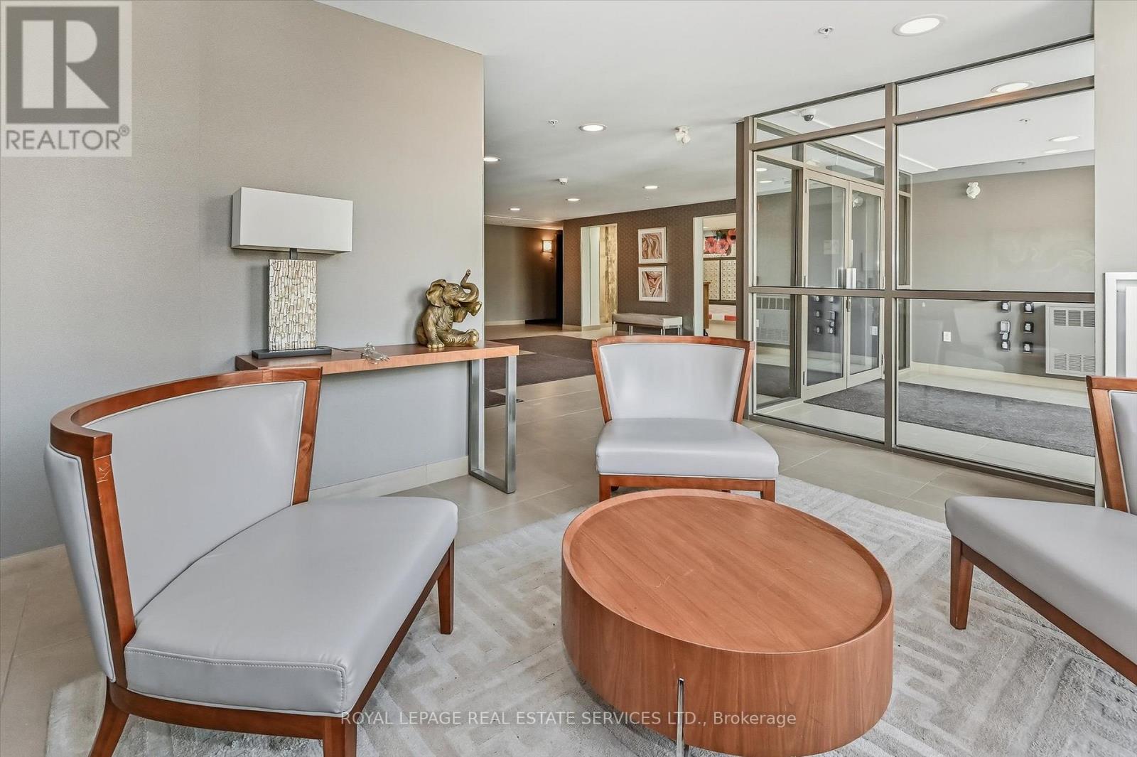 402 - 5020 Corporate Drive, Burlington, Ontario  L7L 0H7 - Photo 4 - W12522772