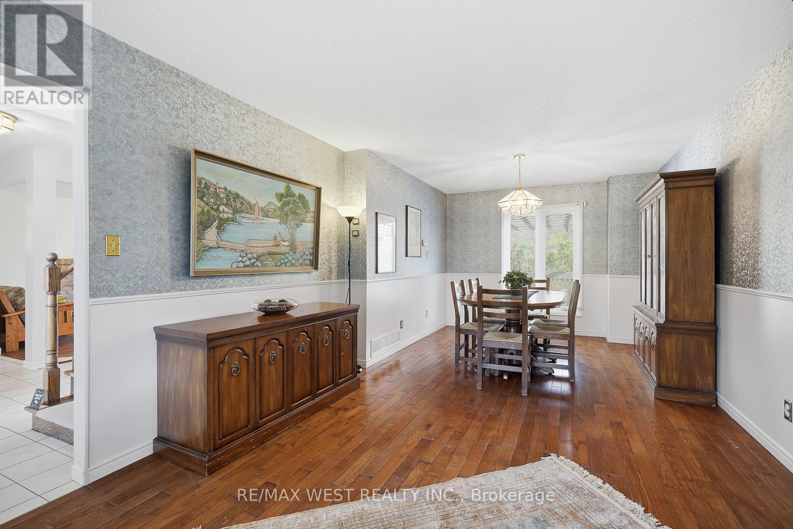 12 Lippincott Court, Richmond Hill, Ontario  L4C 7M5 - Photo 10 - N12527604