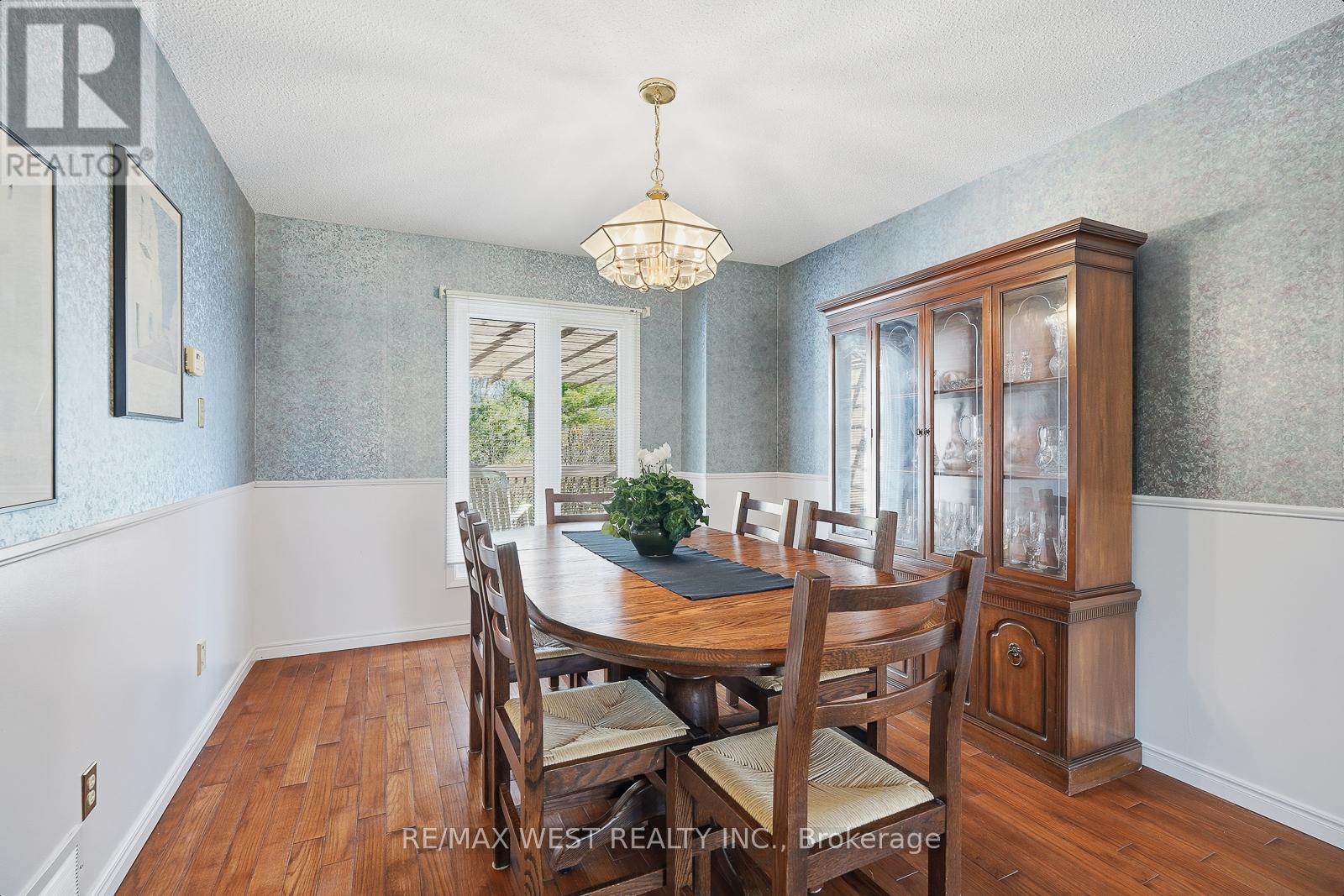 12 Lippincott Court, Richmond Hill, Ontario  L4C 7M5 - Photo 11 - N12527604