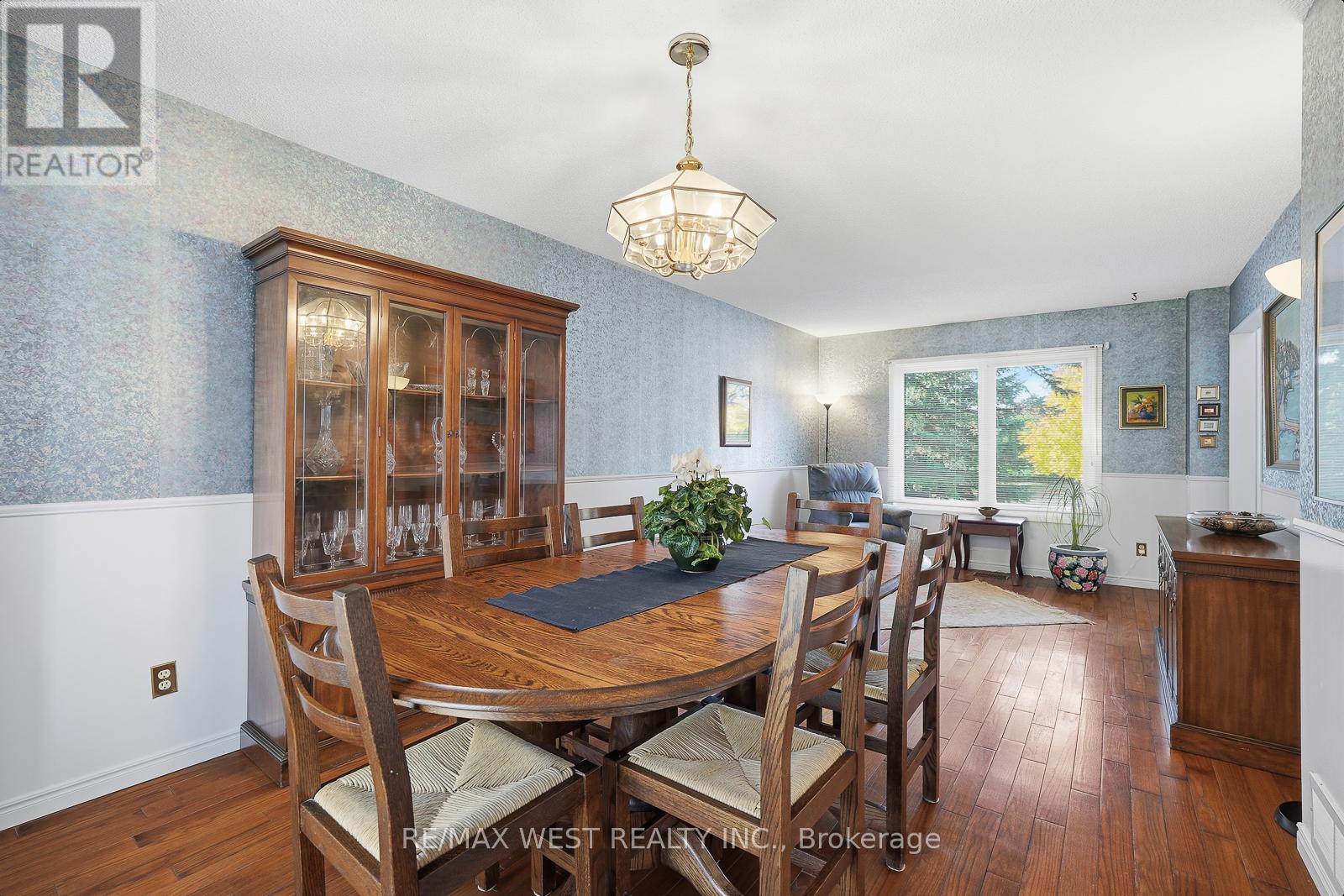 12 Lippincott Court, Richmond Hill, Ontario  L4C 7M5 - Photo 12 - N12527604