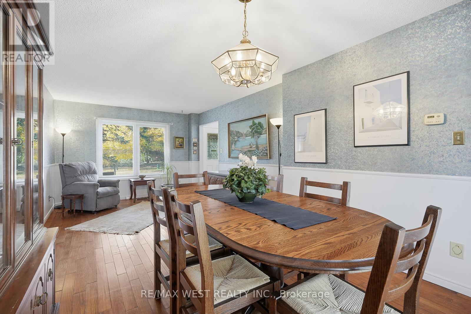 12 Lippincott Court, Richmond Hill, Ontario  L4C 7M5 - Photo 13 - N12527604