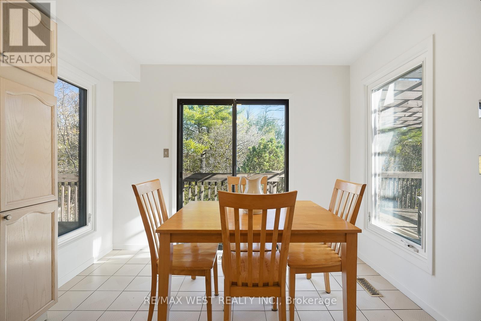 12 Lippincott Court, Richmond Hill, Ontario  L4C 7M5 - Photo 19 - N12527604