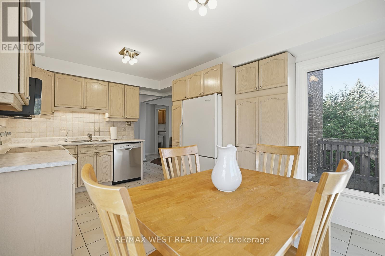 12 Lippincott Court, Richmond Hill, Ontario  L4C 7M5 - Photo 20 - N12527604