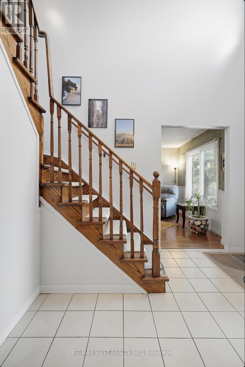 12 Lippincott Court, Richmond Hill, Ontario  L4C 7M5 - Photo 24 - N12527604