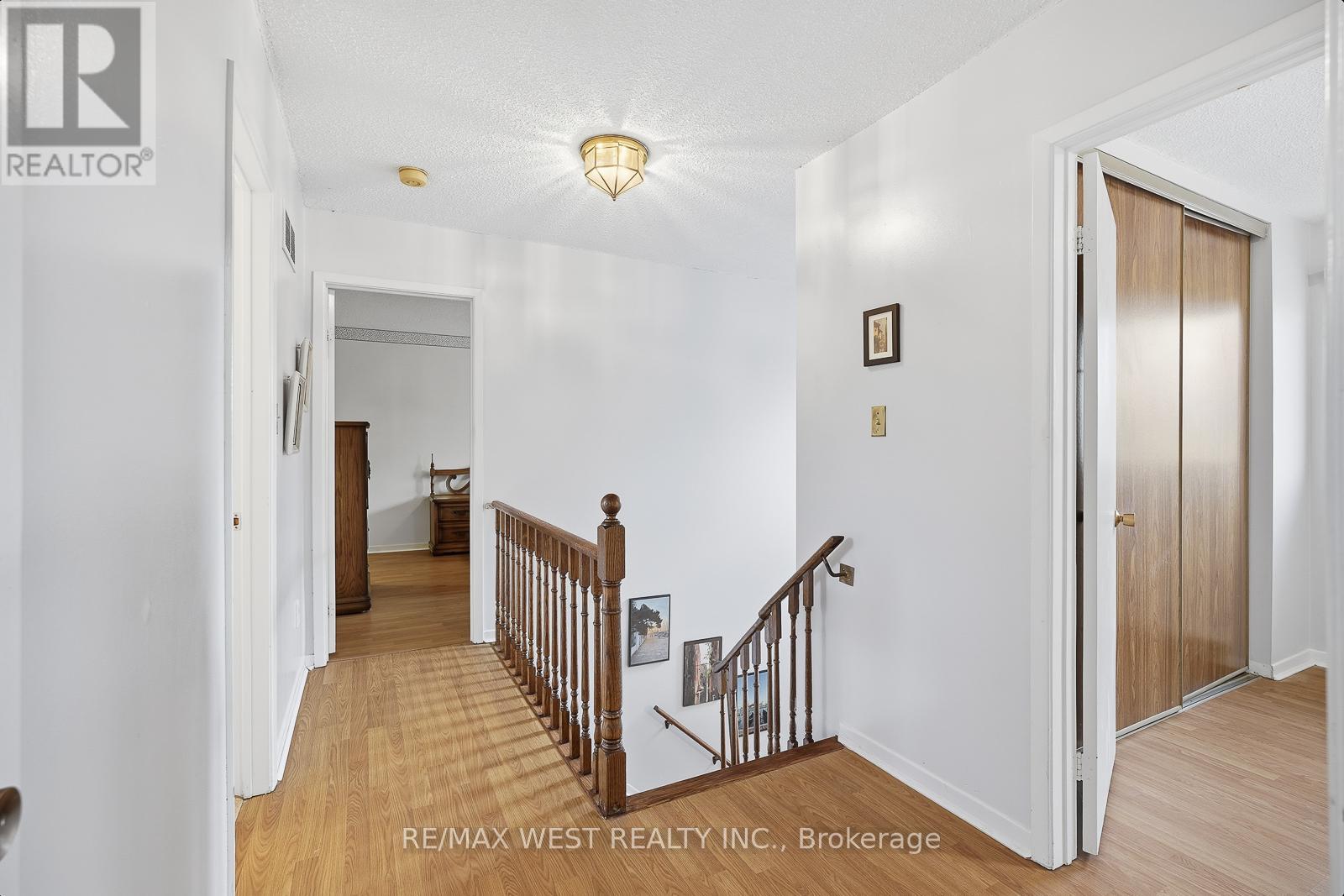 12 Lippincott Court, Richmond Hill, Ontario  L4C 7M5 - Photo 25 - N12527604