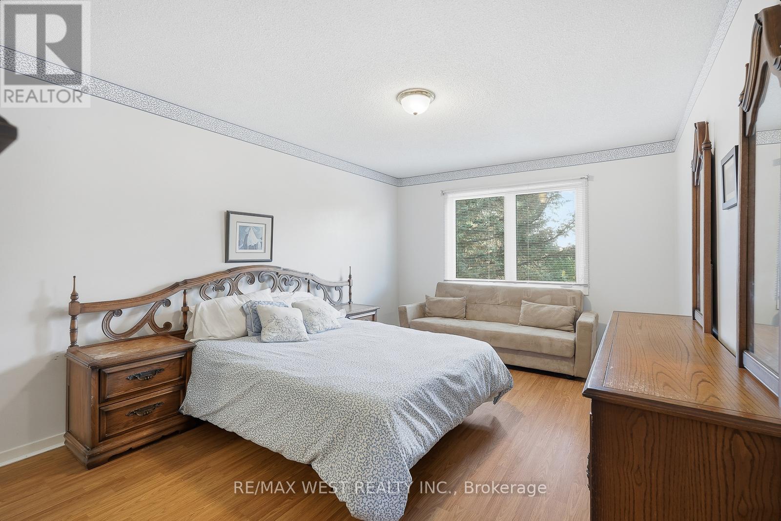12 Lippincott Court, Richmond Hill, Ontario  L4C 7M5 - Photo 26 - N12527604