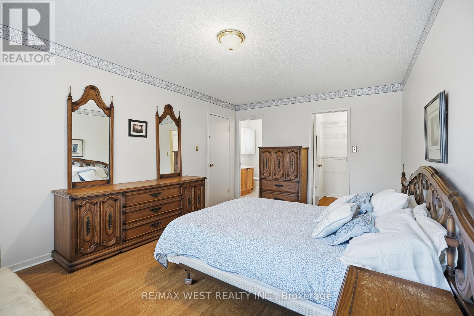 12 Lippincott Court, Richmond Hill, Ontario  L4C 7M5 - Photo 27 - N12527604