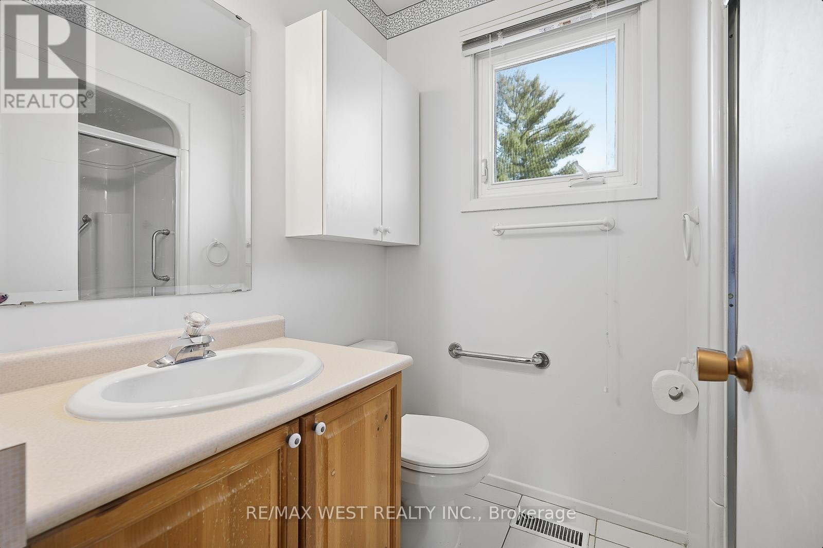 12 Lippincott Court, Richmond Hill, Ontario  L4C 7M5 - Photo 28 - N12527604