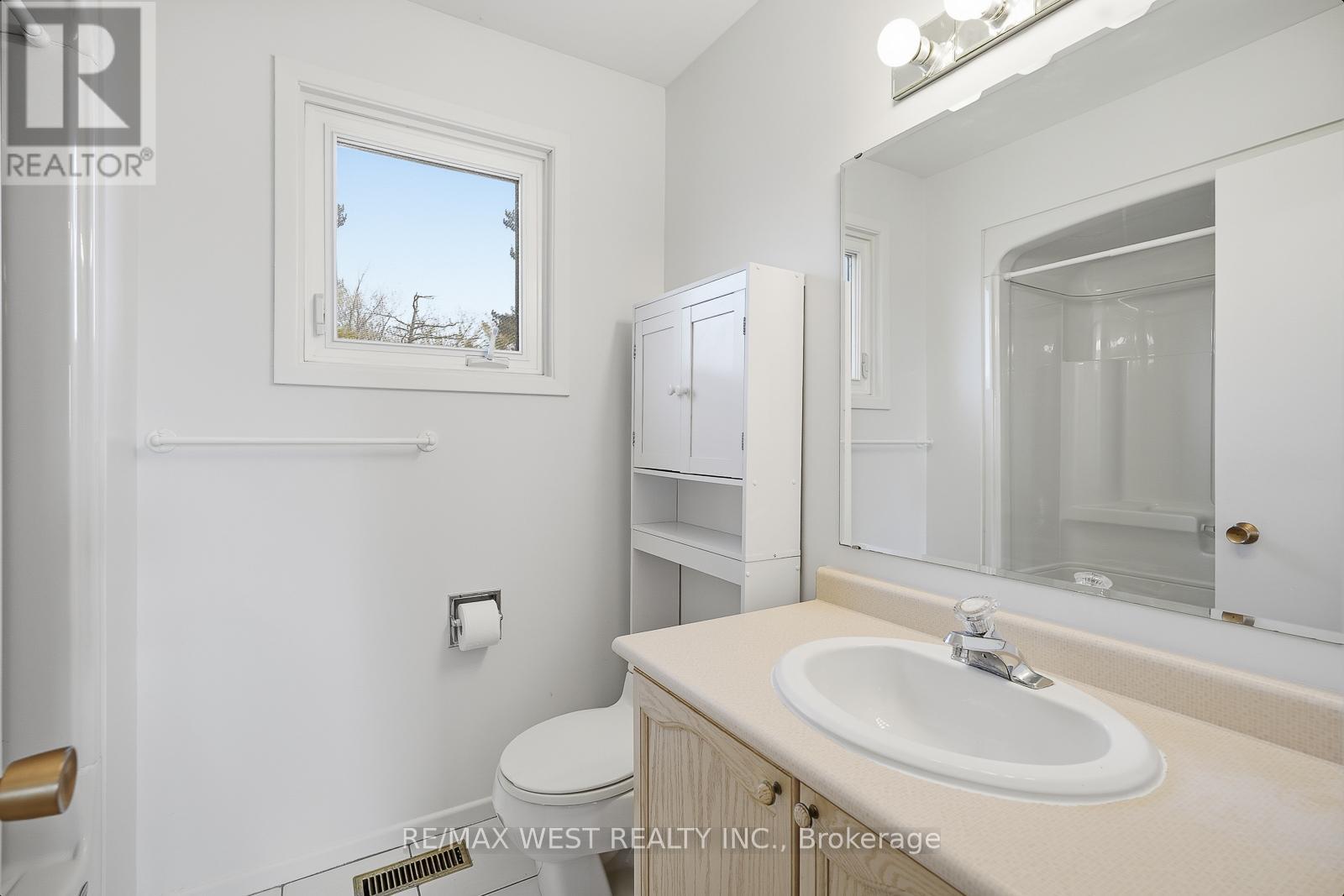 12 Lippincott Court, Richmond Hill, Ontario  L4C 7M5 - Photo 31 - N12527604