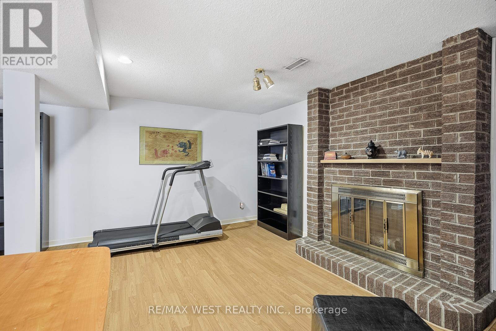 12 Lippincott Court, Richmond Hill, Ontario  L4C 7M5 - Photo 34 - N12527604