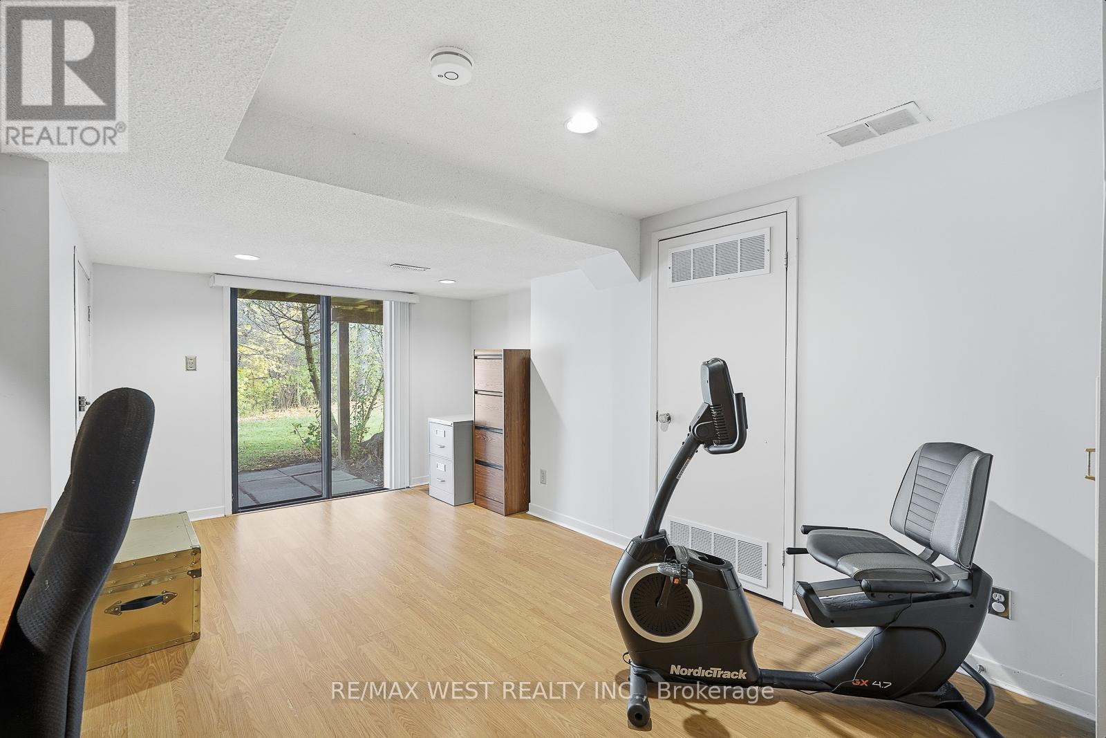 12 Lippincott Court, Richmond Hill, Ontario  L4C 7M5 - Photo 35 - N12527604