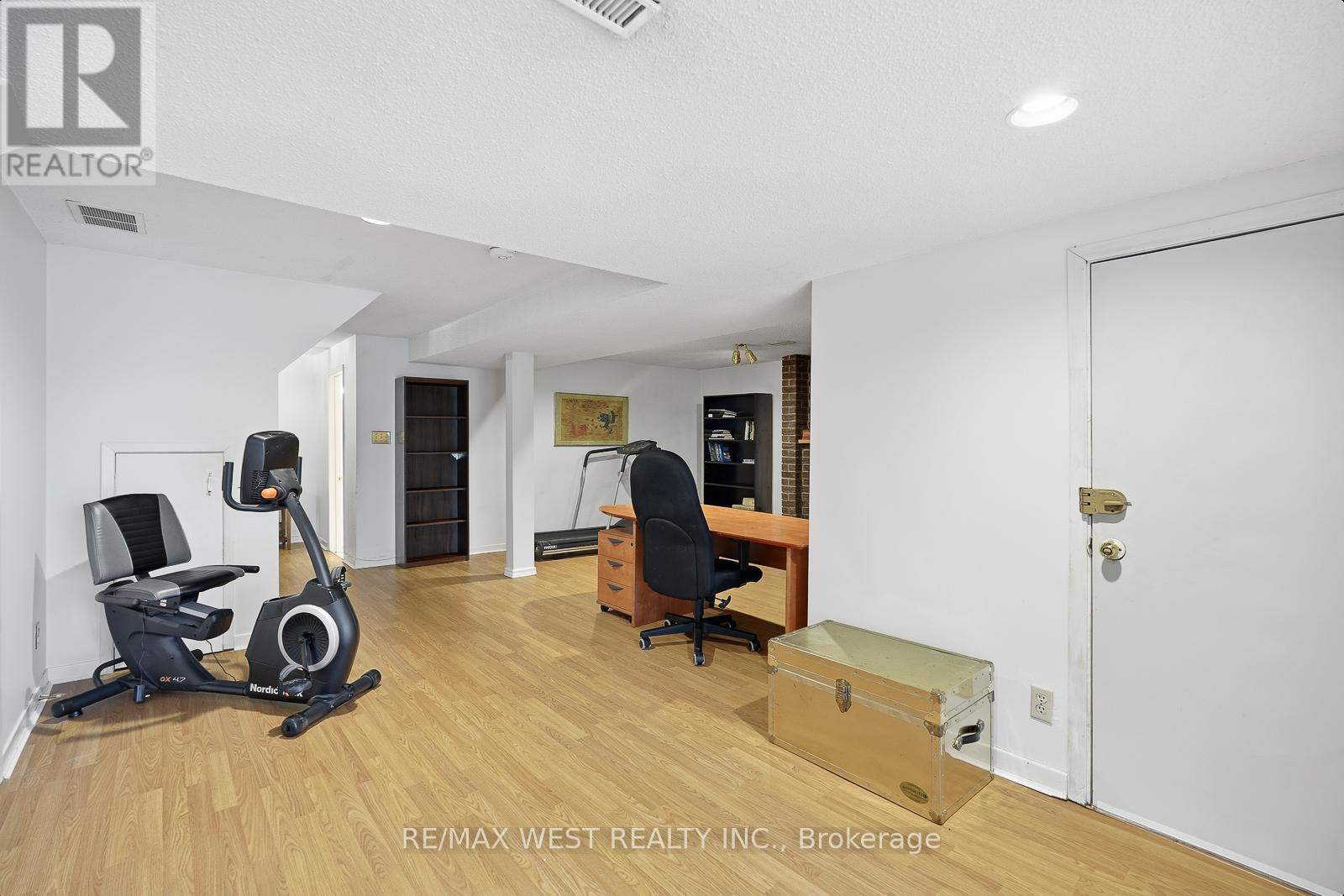 12 Lippincott Court, Richmond Hill, Ontario  L4C 7M5 - Photo 36 - N12527604