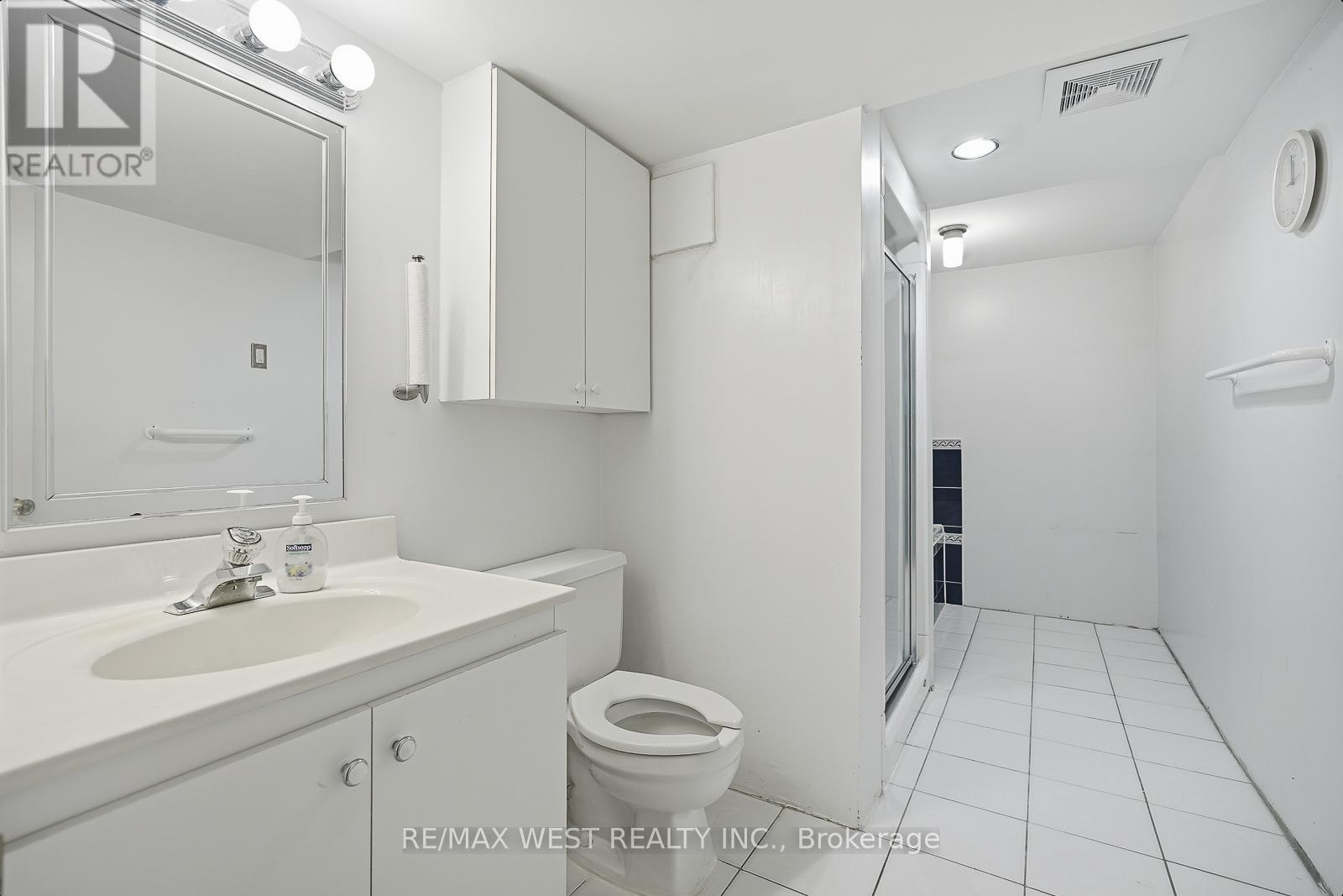 12 Lippincott Court, Richmond Hill, Ontario  L4C 7M5 - Photo 37 - N12527604