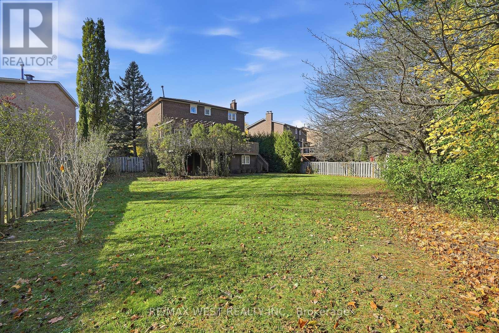 12 Lippincott Court, Richmond Hill, Ontario  L4C 7M5 - Photo 41 - N12527604