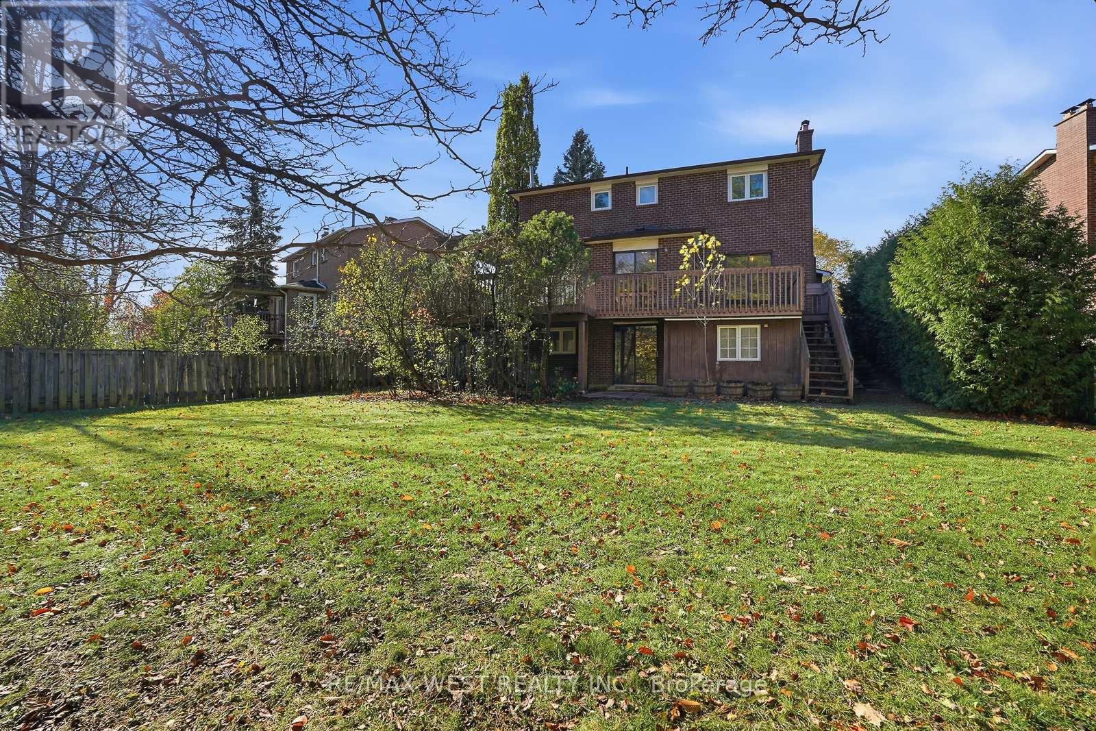 12 Lippincott Court, Richmond Hill, Ontario  L4C 7M5 - Photo 42 - N12527604