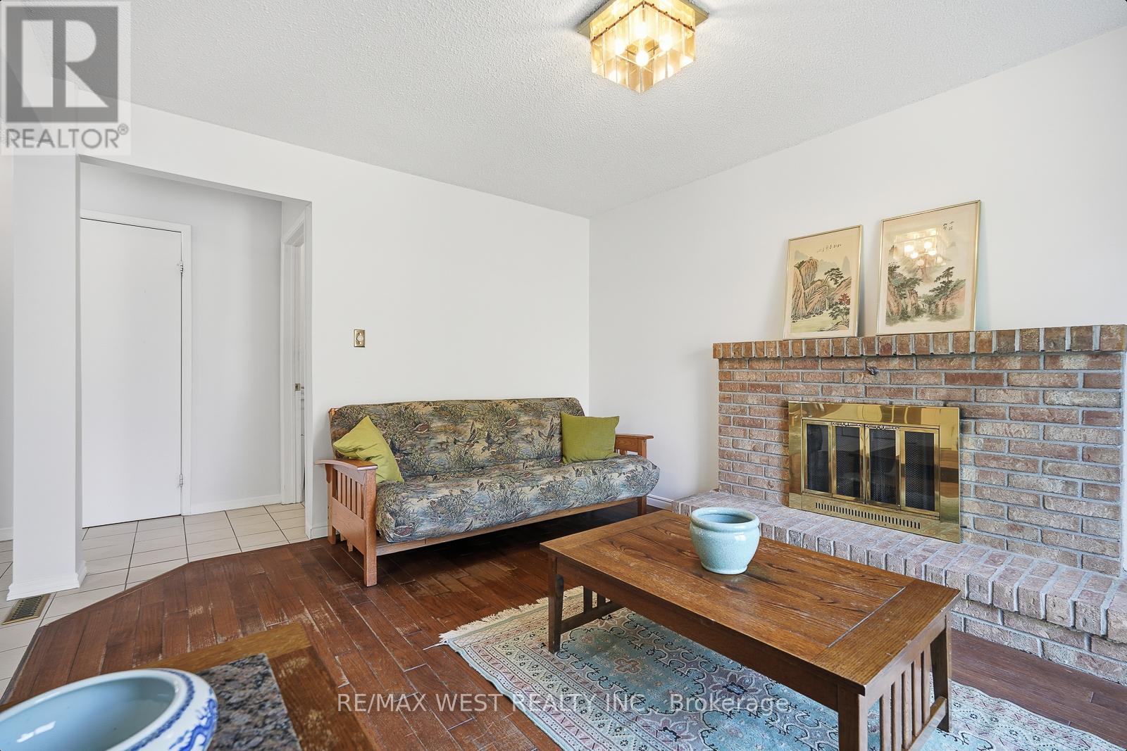 12 Lippincott Court, Richmond Hill, Ontario  L4C 7M5 - Photo 8 - N12527604