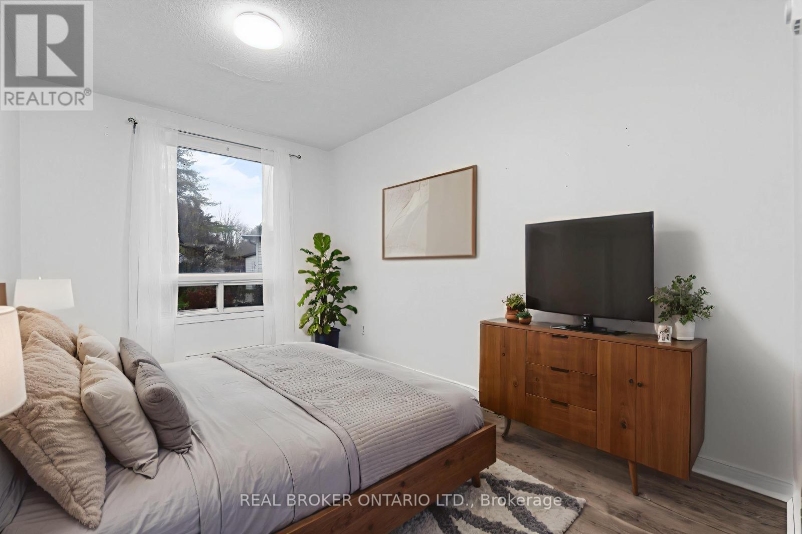 8 Maple Leaf Terrace, Innisfil, Ontario  L0L 1L0 - Photo 10 - N12527628