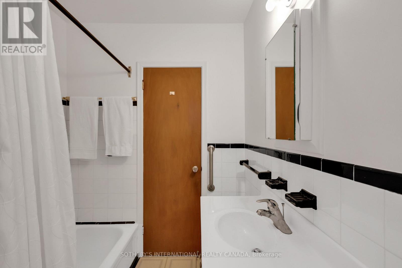 2506 Constable Road, Mississauga, Ontario  L5J 1W1 - Photo 16 - W12527594