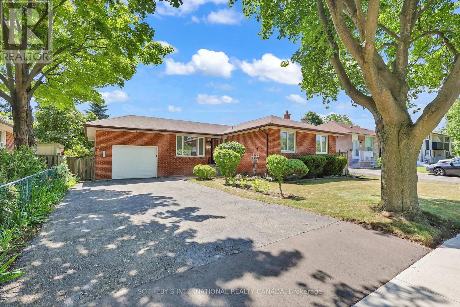 2506 Constable Road, Mississauga, Ontario  L5J 1W1 - Photo 2 - W12527594