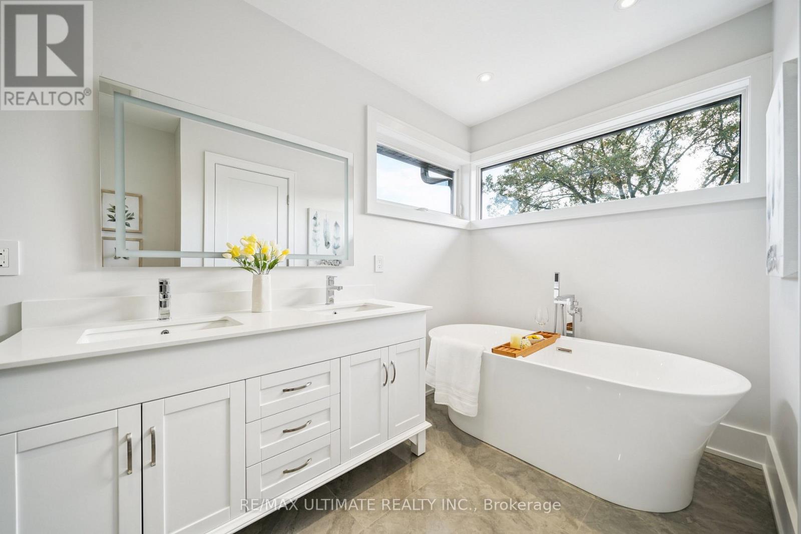 212 Queenslea Avenue, Toronto, Ontario  M9N 2L6 - Photo 24 - W12527630