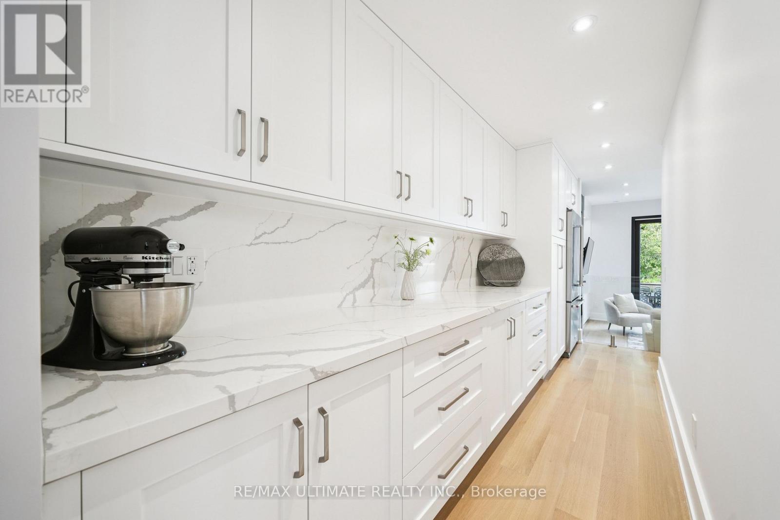 212 Queenslea Avenue, Toronto, Ontario  M9N 2L6 - Photo 8 - W12527630