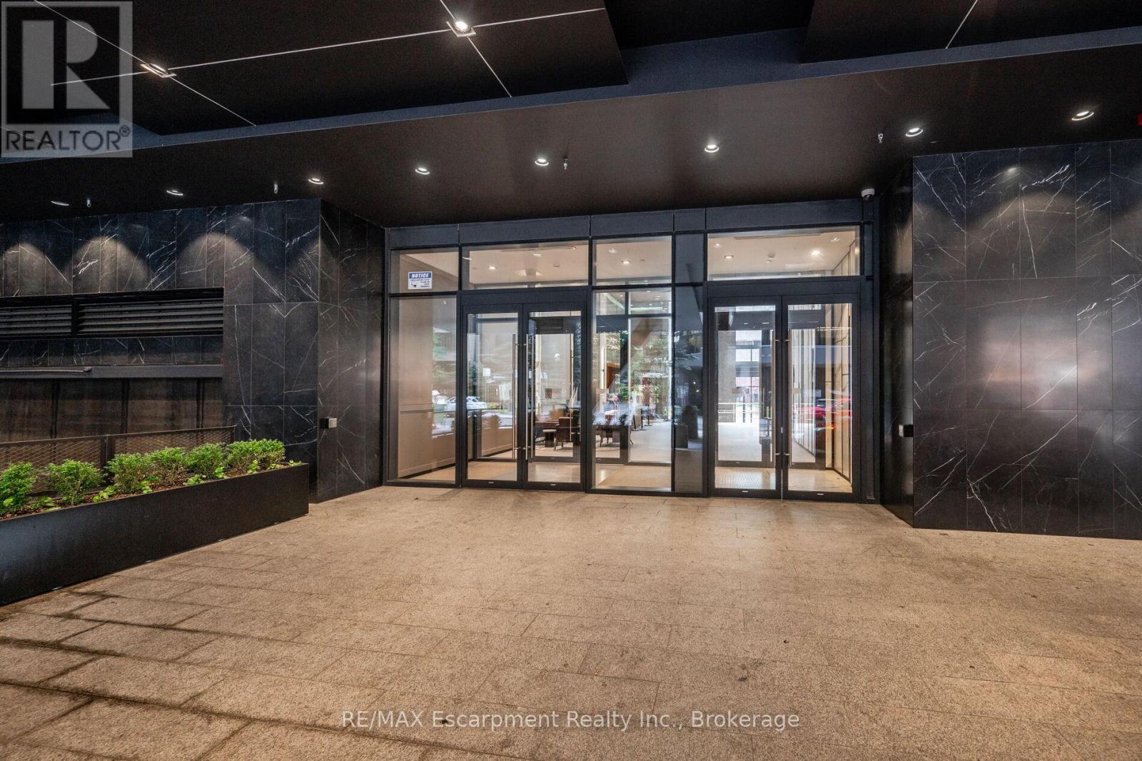 2816 - 488 University Avenue, Toronto, Ontario  M5G 0C1 - Photo 2 - C12527772