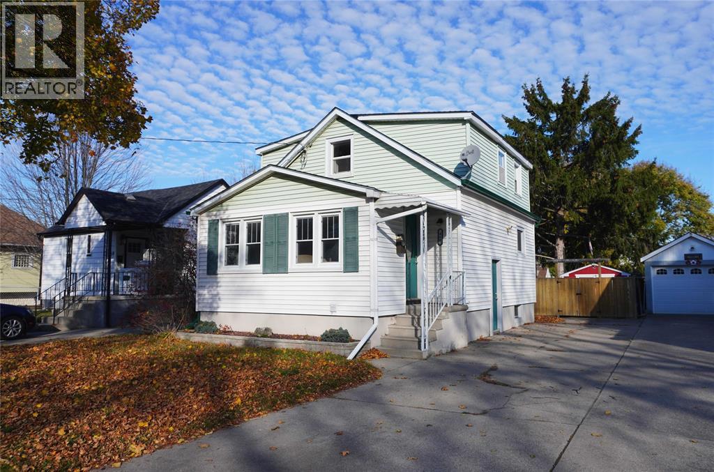 460 Nelson Street, Sarnia, Ontario  N7T 5K6 - Photo 2 - 25028426