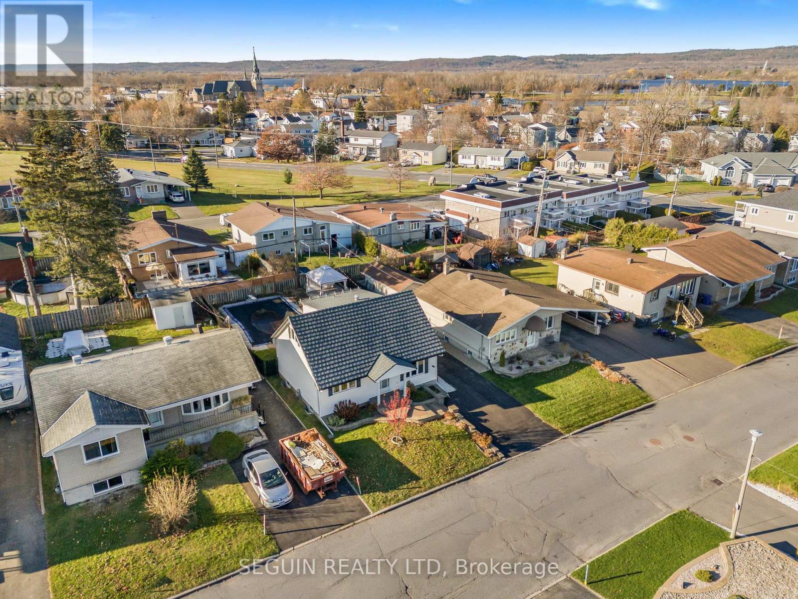 460 Theriault Street, Hawkesbury, Ontario  K6A 1Z3 - Photo 4 - X12527688