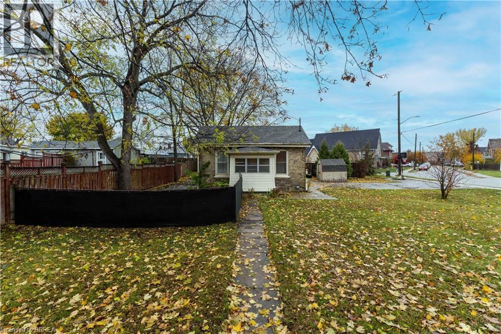 257 Grand River Avenue, Brantford, Ontario  N3T 4Y5 - Photo 3 - 40783807