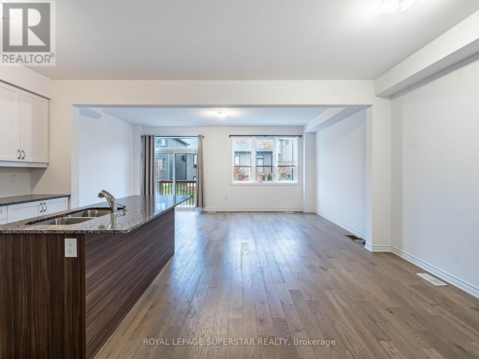 42 Eberhardt Drive, Wasaga Beach, Ontario  L9E 0K6 - Photo 10 - S12517086