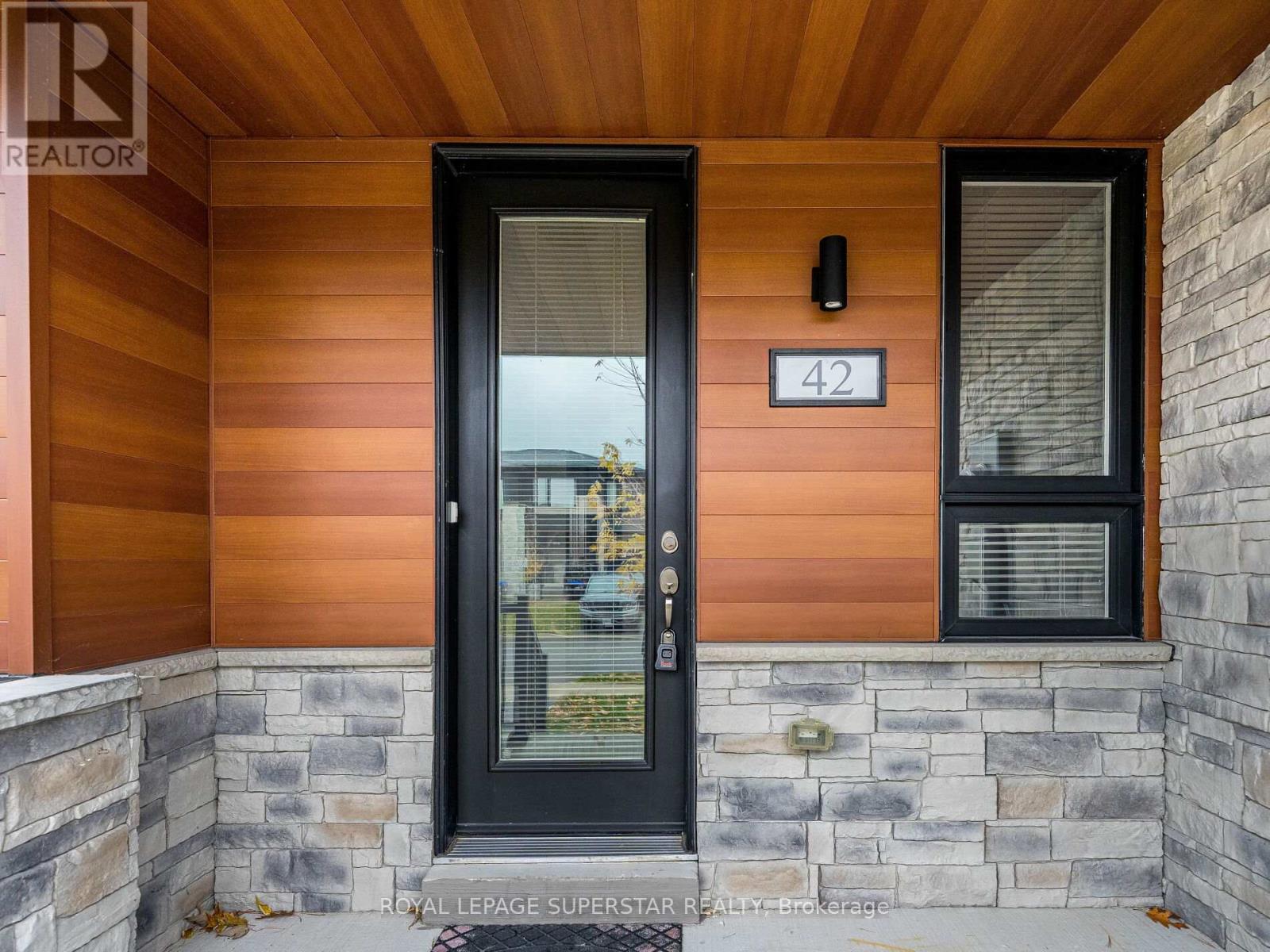 42 Eberhardt Drive, Wasaga Beach, Ontario  L9E 0K6 - Photo 7 - S12517086