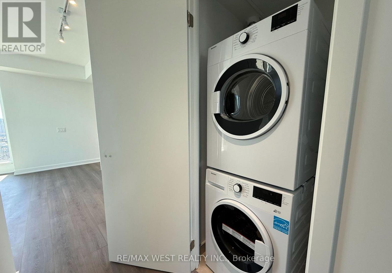 4209 - 8 Wellesley Street W, Toronto, Ontario  M4Y 0J5 - Photo 10 - C12527704